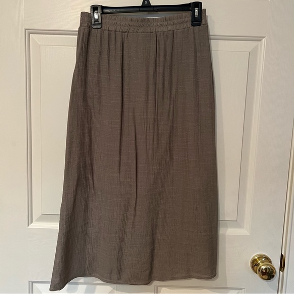Apt 9 Midi Skirt with Buttons, Size XS - Picture 3 of 3